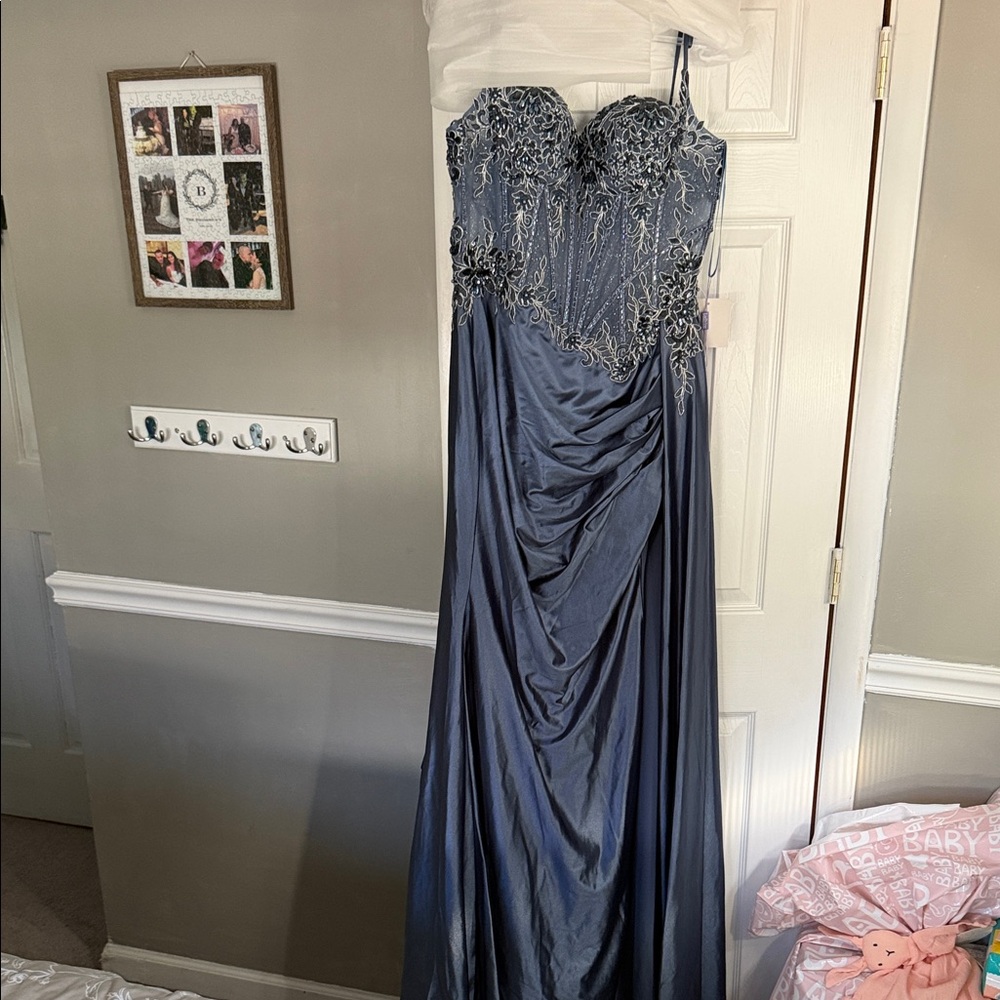 Elegant Blue Strapless Prom Dress